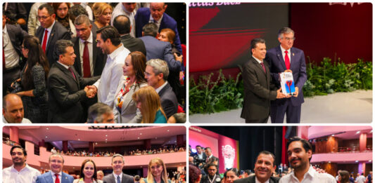 Carlos Peña Ortiz acompaña a Eduardo Gattás en la presentación de su Quinto Informe de Resultados