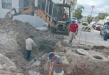 Trabaja COMAPA en reparación de fuga de ñagua potable en la colonia Hidalgo